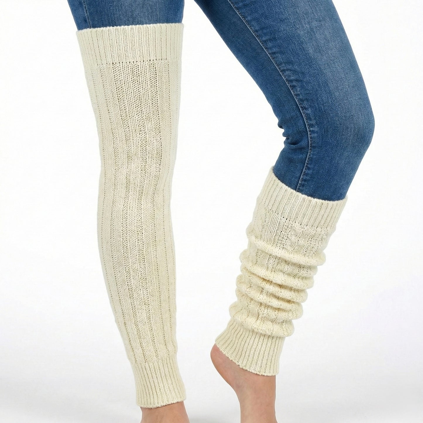 Modische Strickstulpe mit Zopf