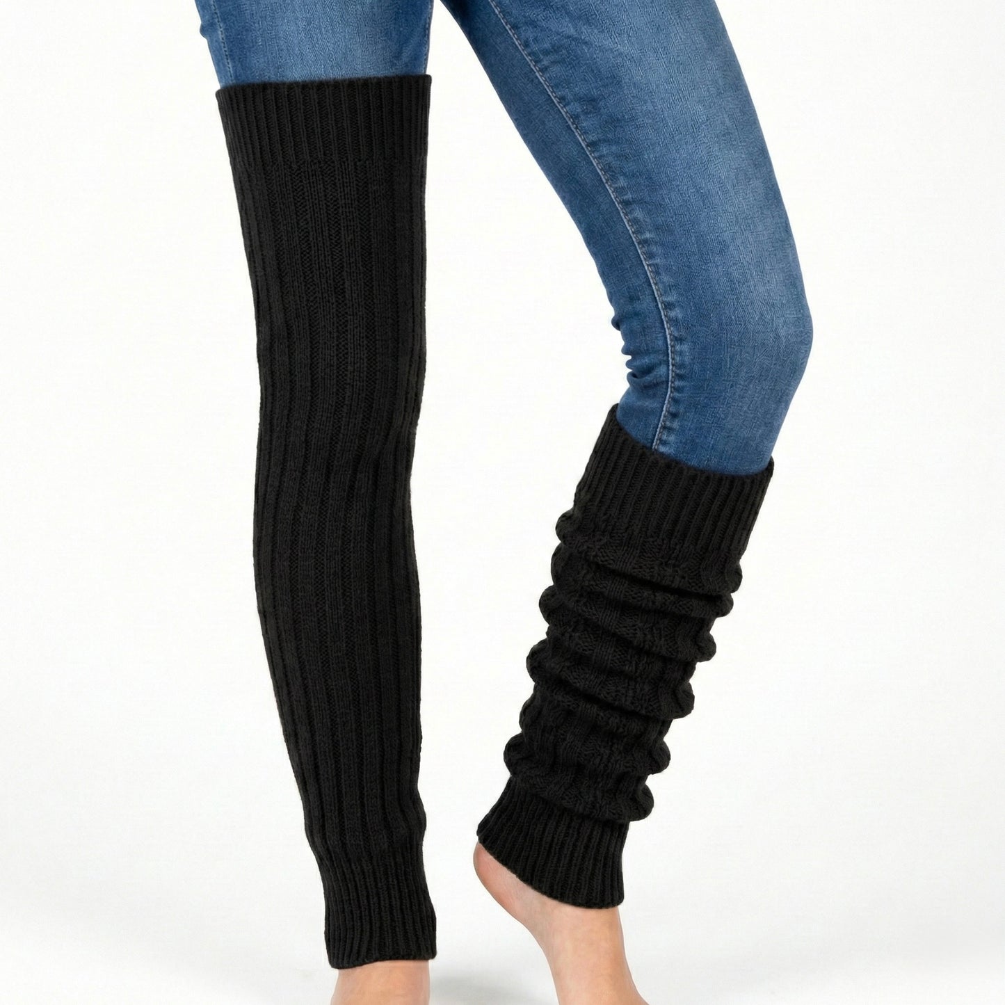 Modische Strickstulpe mit Zopf