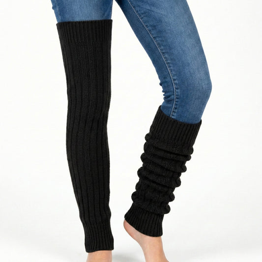 Modische Strickstulpe mit Zopf